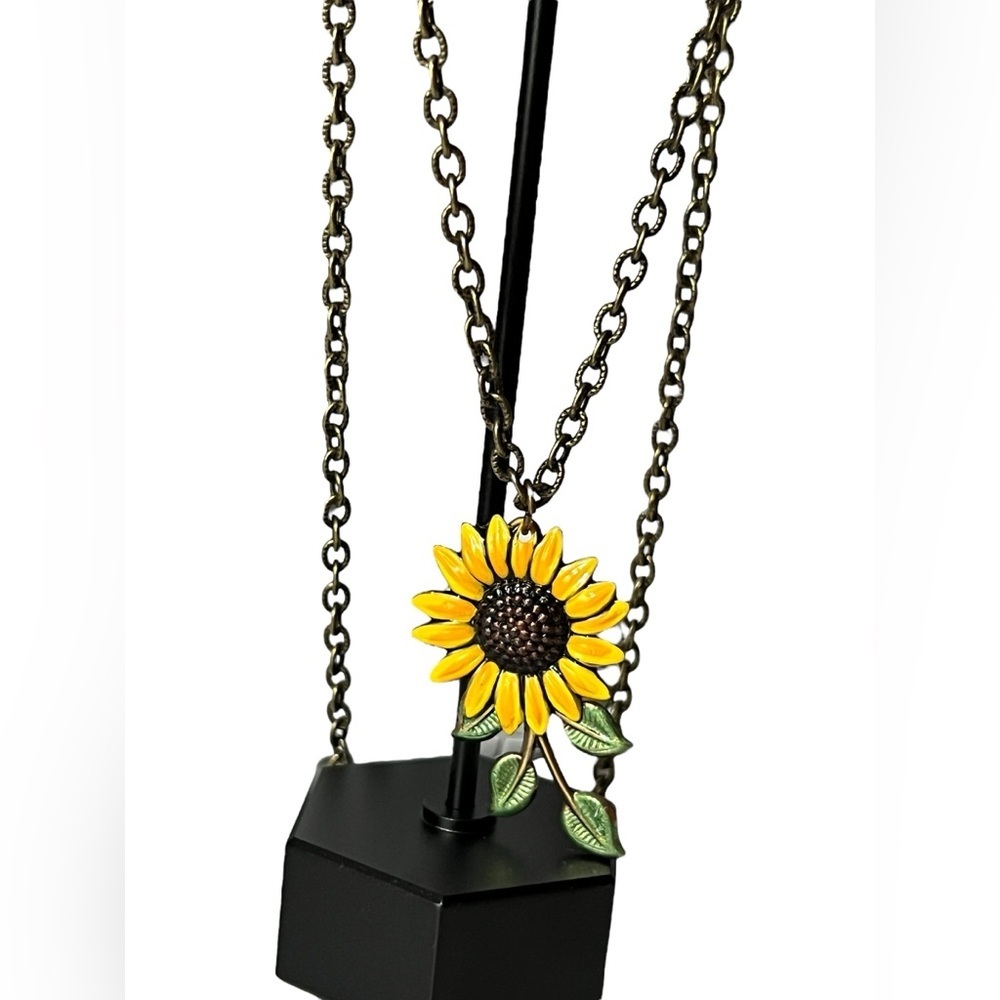 Beautiful Sunflower Pendant Necklace - Picture 4 of 11